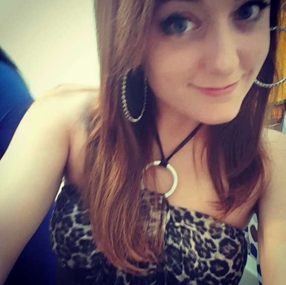 Meet your Posher, Sara (New here !) Working on My closet ๐๐๐๐ป๐๐ป - Picture 9 of 9